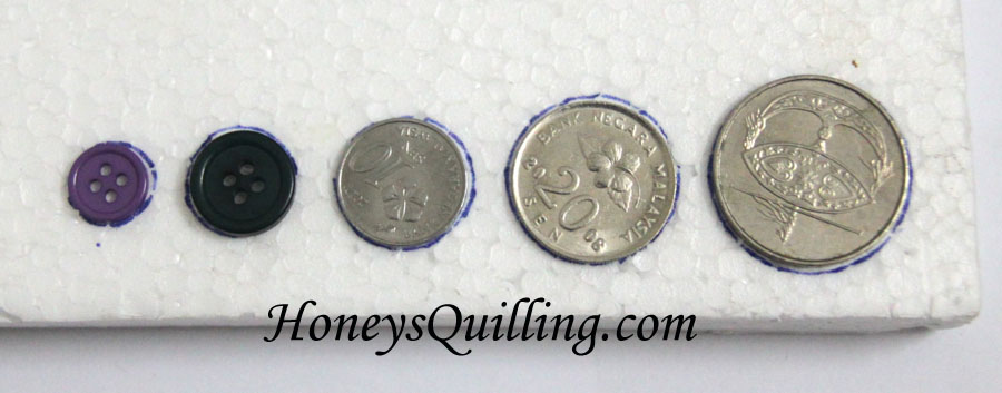 Make your own circle sizing guide or template for paper quilling with this free tutorial from Honey's Quilling