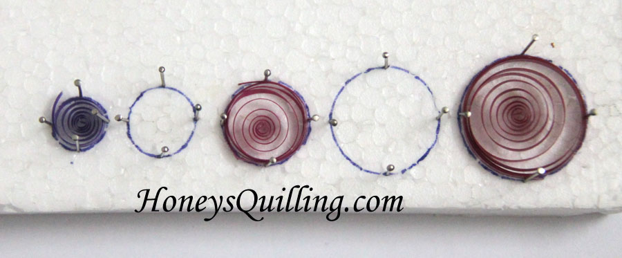 Make your own circle sizing guide or template for paper quilling with this free tutorial from Honey's Quilling